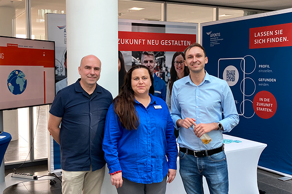 Thomas Weschenfelder, Sandra Kraut und Thomas Schiffner von Apontis bei der TKE Firmenmesse